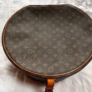 Original Louis Vuitton hat box. Used condition.